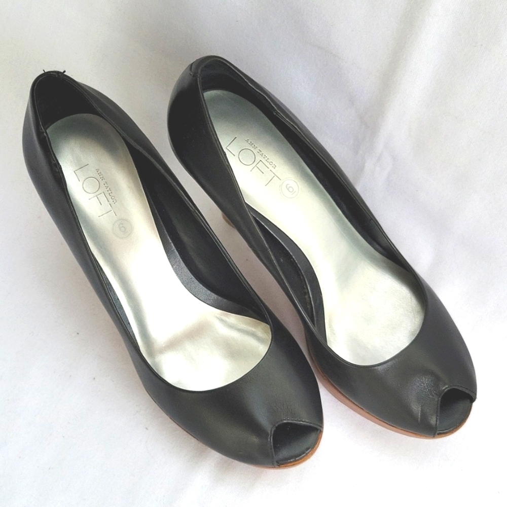 Ann Taylor LOFT Leather Pumps - Size 6 - Black